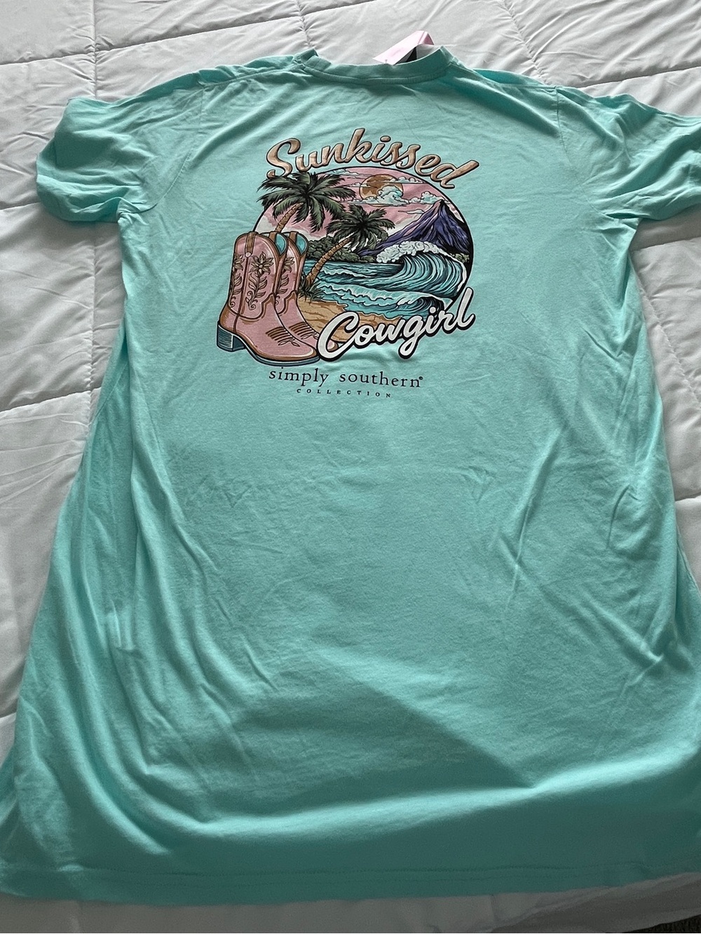 Simply Southern Aqua "Sunkissed Cowgirl" Graphic Tee. Size X-Large